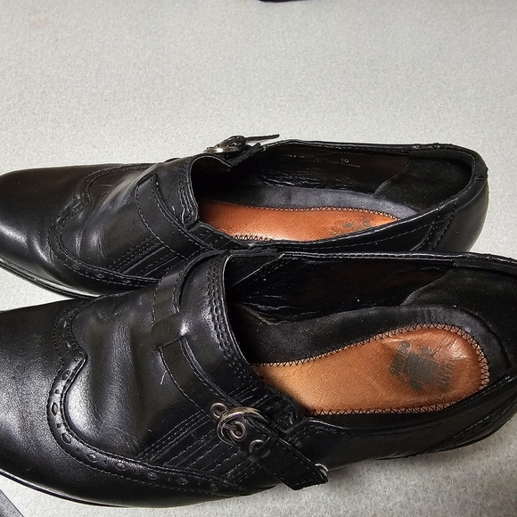 Earth Origins Black Mules with Chunky Heel - Picture 2 of 8